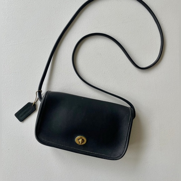 Vintage Coach Dinky Black Leather Crossbody Bag with hang tag - Picture 2 of 13